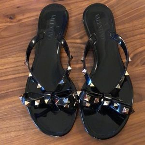 Valentino Garavani Rubber Rockstud Thong Jelly